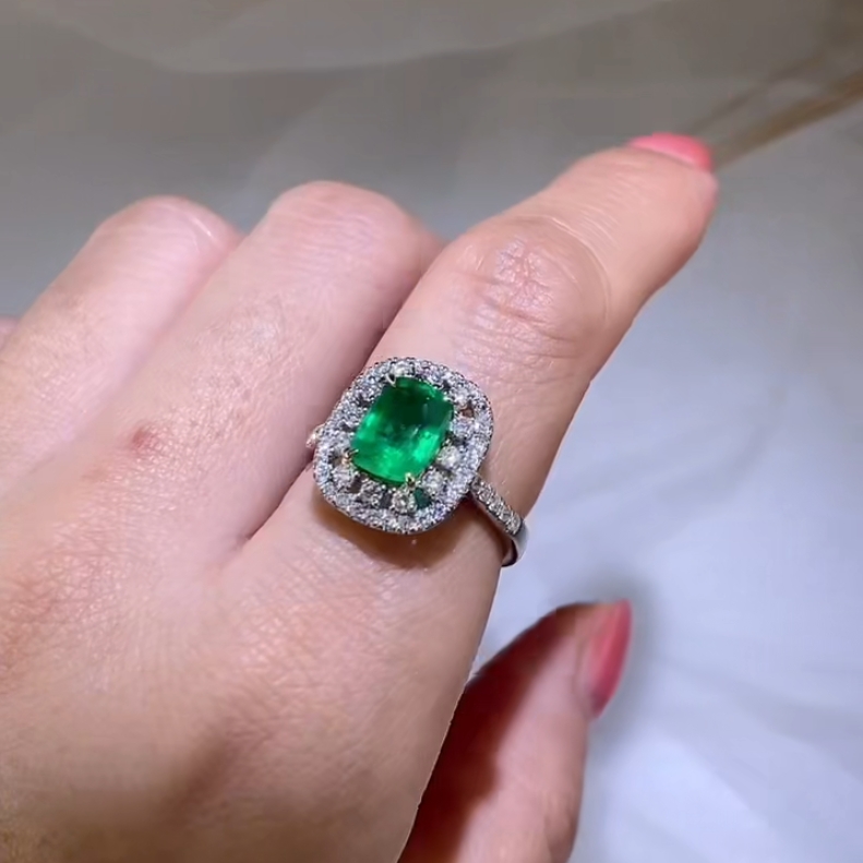A beautiful emerald gemstone ring is completed!